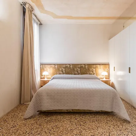Scaleter Venetian Design Apartment