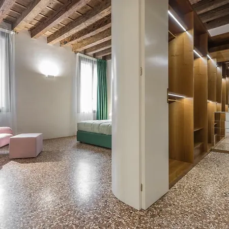 Apartment Scaleter Venetian Design