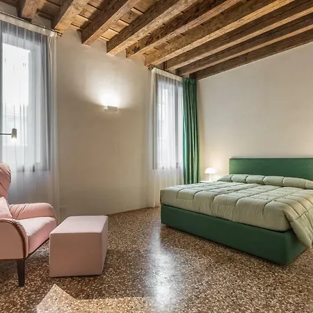 Scaleter Venetian Design Apartment