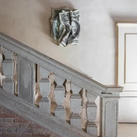 Scaleter Venetian Design Apartment